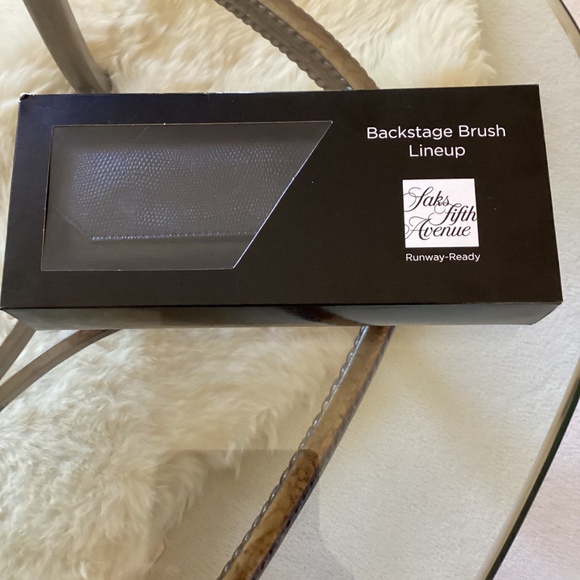 New, Saks Fifth Avenue Backstage Makeup Brush Lineup Set in Case - Picture 4 of 6